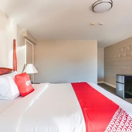 Oyo Hotel Malden Ma Broadway Eksteriør bilde