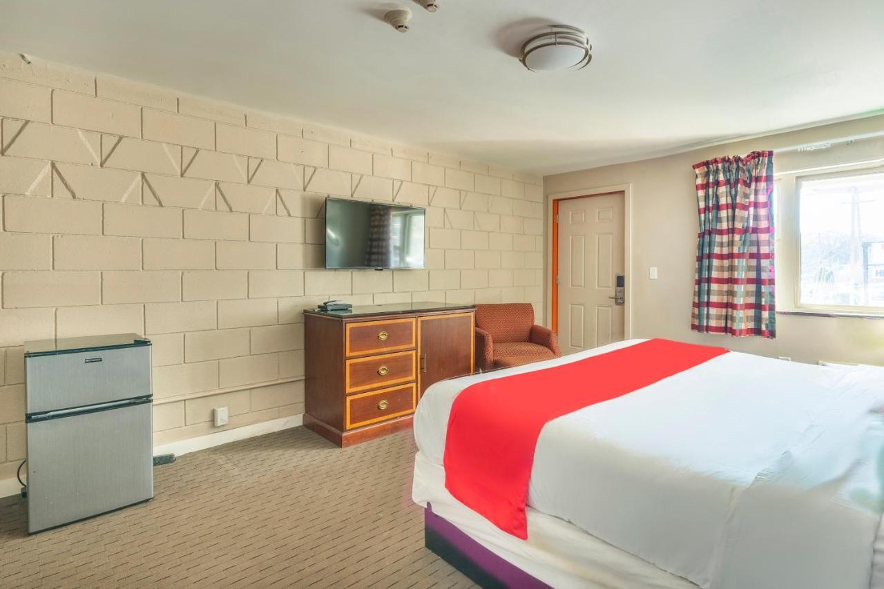 Oyo Hotel Malden Ma Broadway Eksteriør bilde