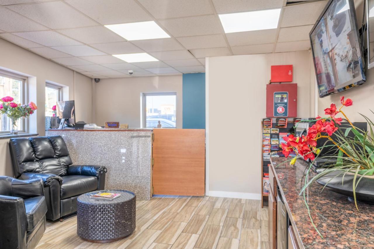 Oyo Hotel Malden Ma Broadway Eksteriør bilde
