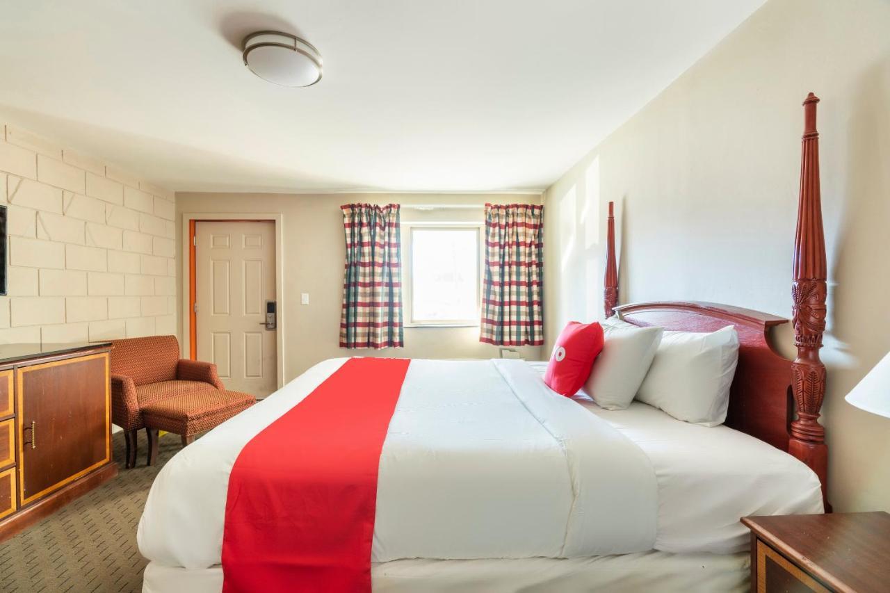 Oyo Hotel Malden Ma Broadway Eksteriør bilde