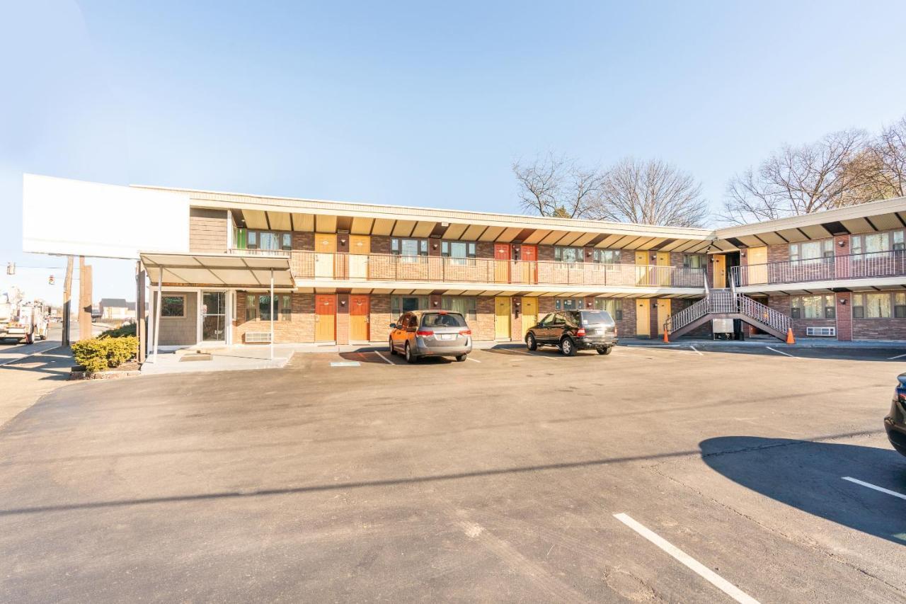 Oyo Hotel Malden Ma Broadway Eksteriør bilde